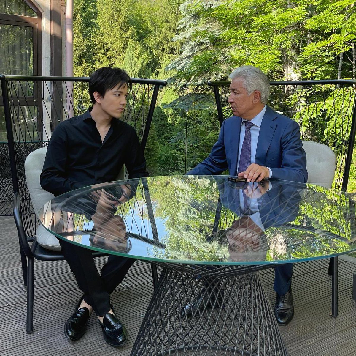 dimash_official's tweet photo. “Тегінде адам баласы адам баласынан ақыл,ғылым,ар, мінез деген нәрселермен озады. Одан басқа нәрсемен оздым ғой демектің бәрі де – ақымақтық” - деп Абай атамыз бекер айтпаған. https://t.co/jxajbUJlo9