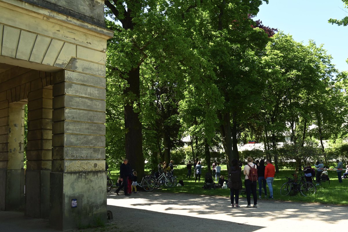 NiccoloTribolo's tweet photo. #SchloßCharlottenburg
#Berlin
@SPSGmuseum
Des Himmels blau.
#Sonne
Teil 2
...mit #Chor #Musik
... and #ancient #oak #Osmoderma https://t.co/OfZlFytwS1