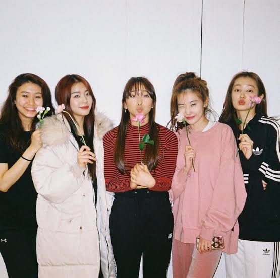 unnieeonnie's tweet photo. Salahkah bila diriku,
Terlalu mencintaimu,
Jgn tanyakan mengapa,
Krn ku tak tahu...........
@5ecretNumber 
Cb album 20k firstday #amiim https://t.co/ug6MYFbOP4
