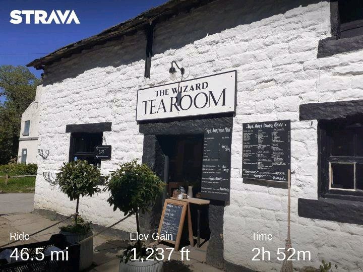 ukelelejones's tweet photo. The Grumpy Old Bastards go out for an absolute 'Wizard' of Tea Room stop ☕🍰🥪🤩🚴♂️🚴♂️😎 Proper climbing prep for the #SeashellMacchiatoSportive 😨😆😤 Legs feeling it a tad !!! 😳 Uke
#GreatToBeOut
#Cycling
#OatieJones
#TheNortonExpress https://t.co/VbPK2lS9zs
