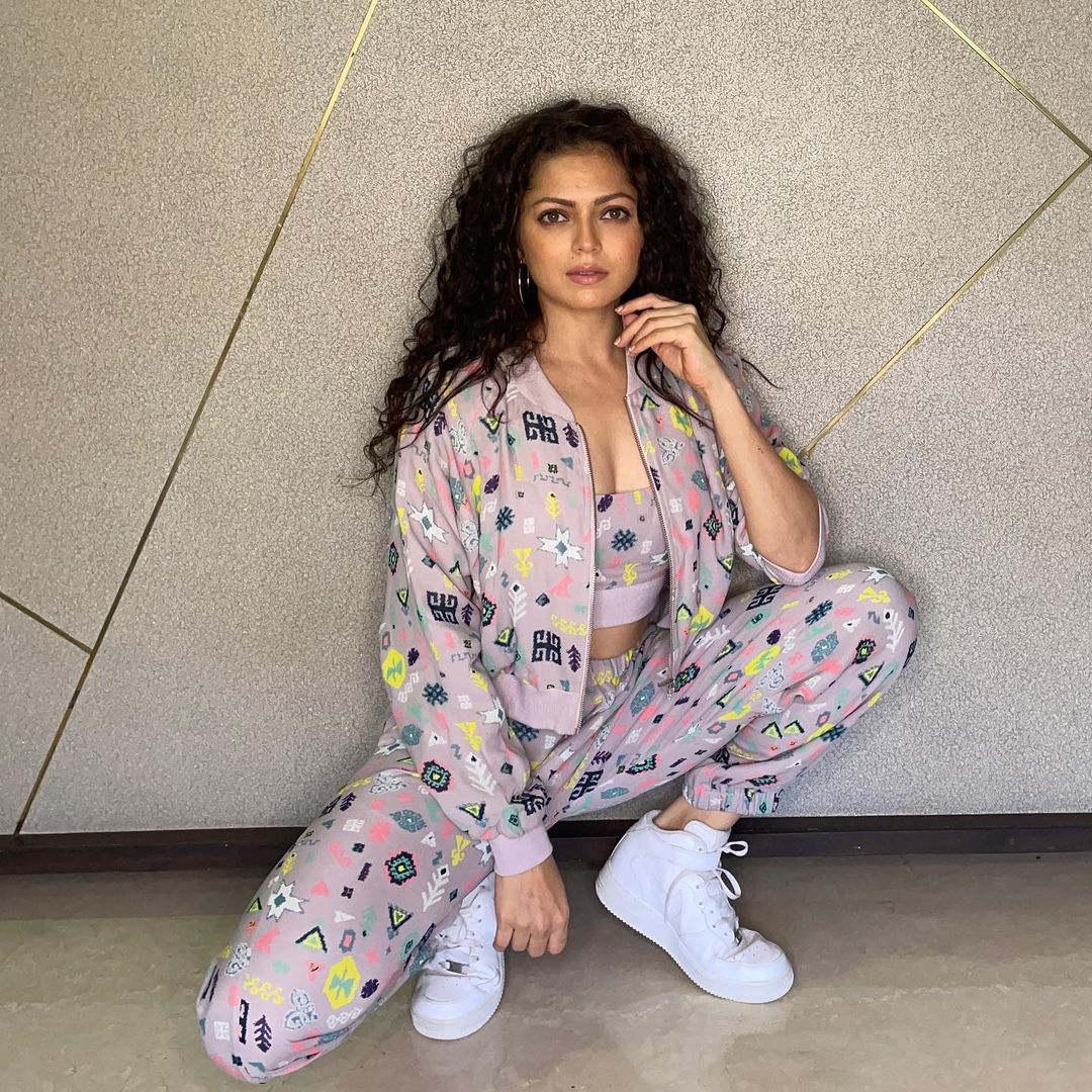 Hello good looking!
.
#DrashtiDhami #celeb #Tvstar #bollywoodlife