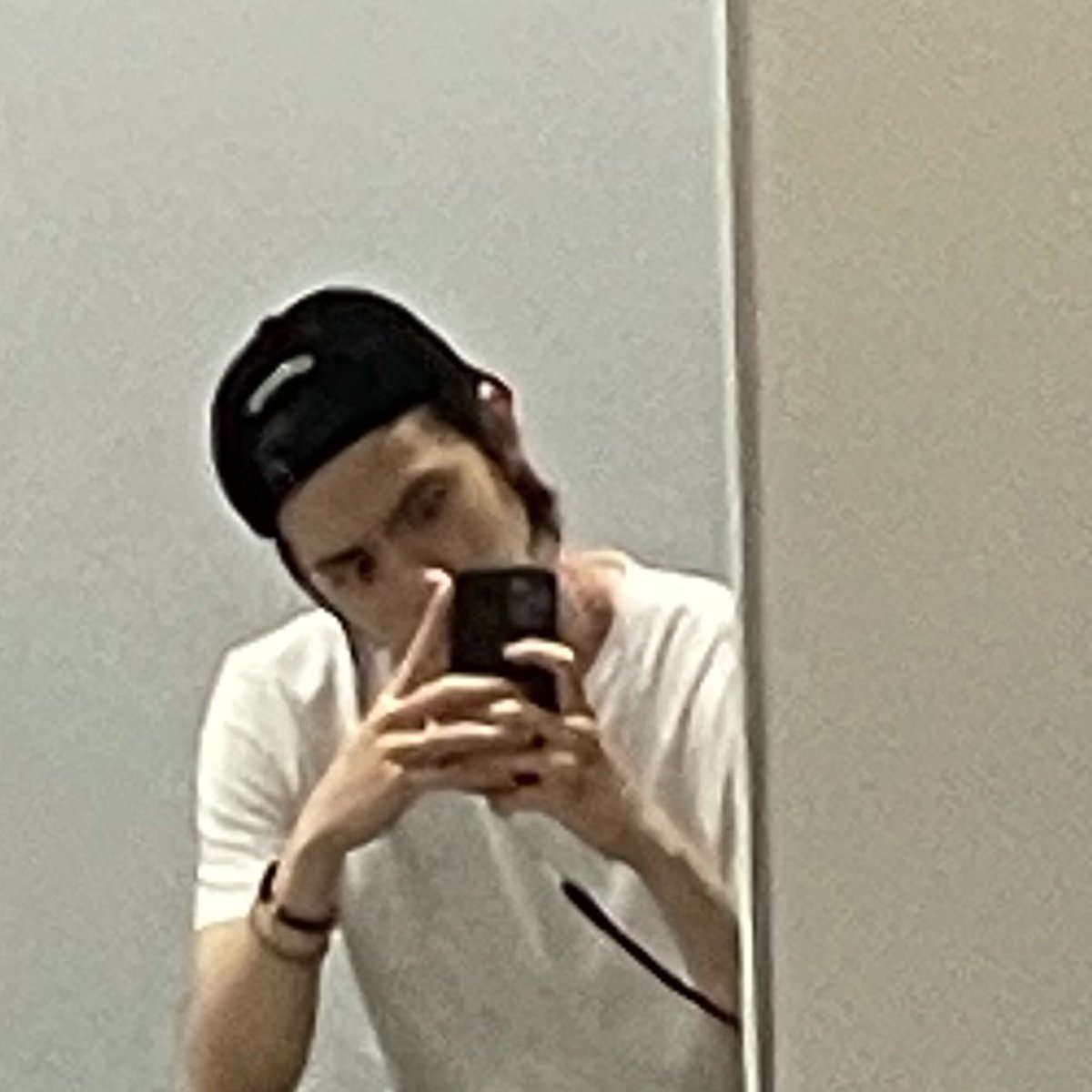 97JHROSE's tweet photo. #JAEROSÉ; mirror selfie https://t.co/lsEcNzU8nf