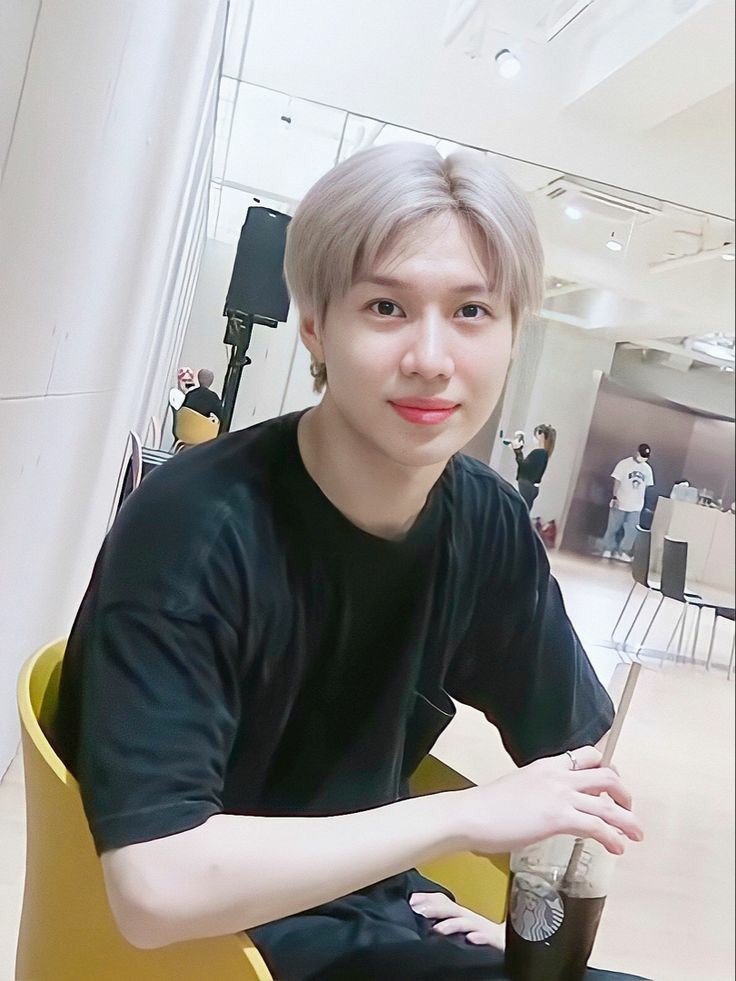 Ziipper4's tweet image. 태민아, 우리는 너를 응원하고 기다리고 있어. 벌써 네가 너무 보고 싶어.
너이 어디에 있든 우리는 너를 사랑해요.
건강하세요 ♥️♥️♥️♥️😘😘😘😘
 My heart  is broken 💔💔💔
Miss you soooooooo much
@SHINee
#WewillwaitforTaemin #TaminluvU