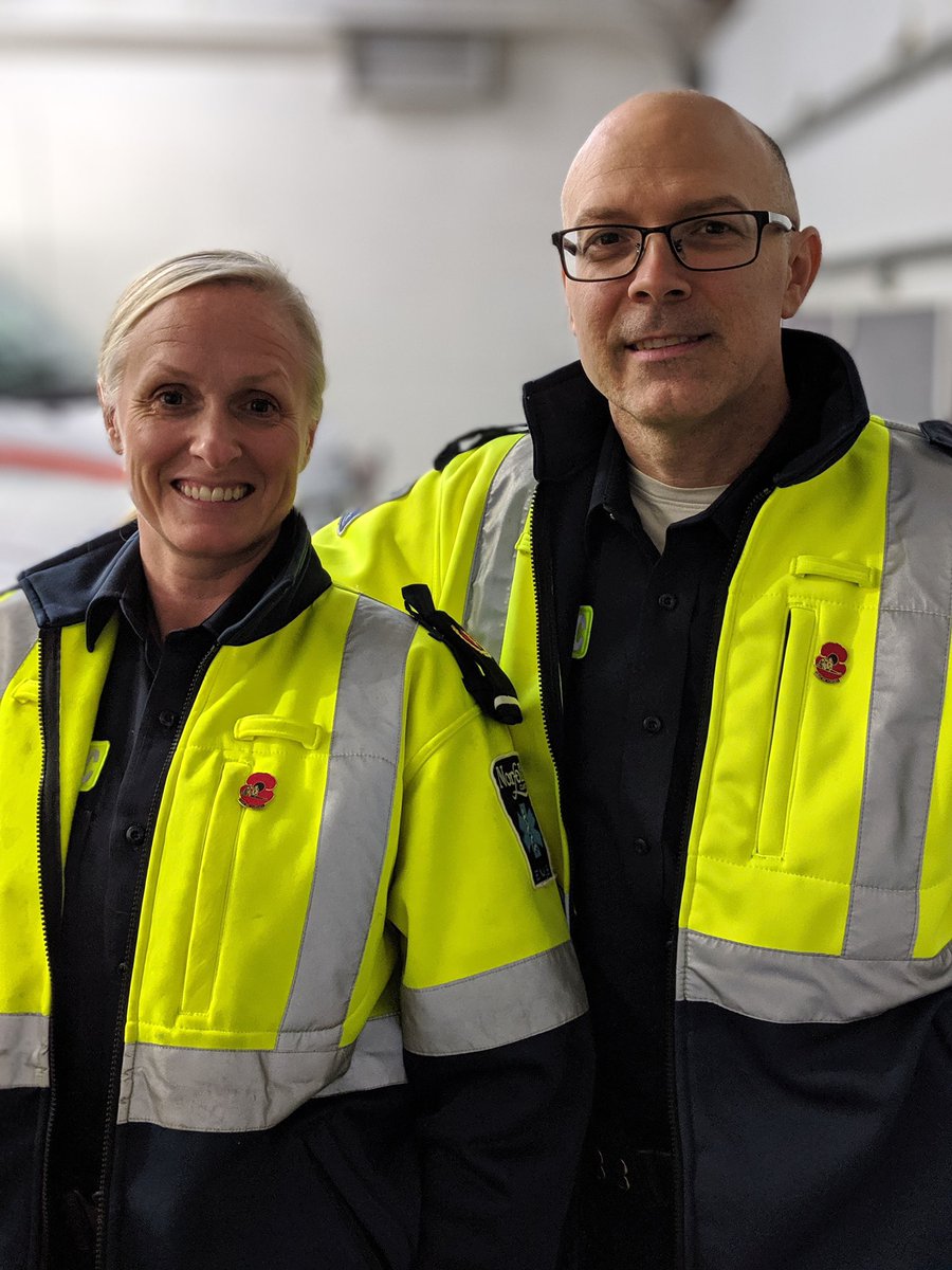 279Local's tweet image. As we wrap up #ParamedicServicesWeek we want to acknowledge the fine work the @OPSEUAmbDiv #paramedics of @NorfolkEMS do in our community. Enjoy the local gift cards! #supportlocal @Barrel87 @AndysDriveIn @SaborEspresso @thecombinegrows #catherwoodkiln