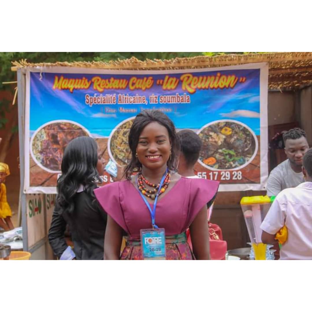 upia_vet's tweet photo. Bonne fête à toutes les Mamans du monde 🌼🌸🌷🌹💮🌺💐 !

#SandrineKONATE you are so stunning.
Elle porte notre robe "YAM".
#kokodonda 
Wathsap 00226 58586508 #upiavêt #femmedynamique #girlspower #queens #inspiration #femmeforte #girls #Kokodonda #BurkinaFaso🇧🇫 #Ouagadougou https://t.co/wef1B3xdL4