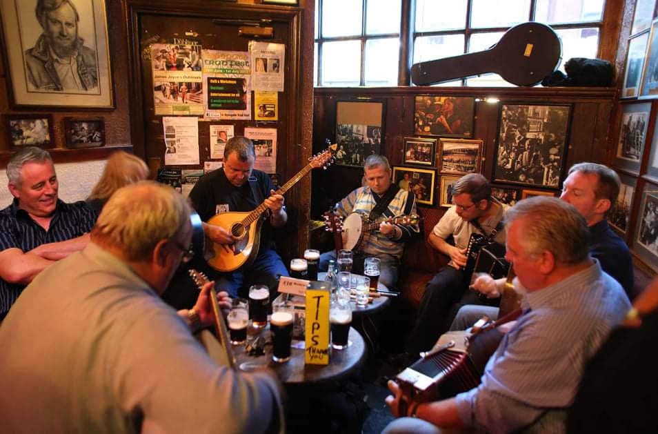 anthonydonnan83's tweet photo. @BigBoyler Joey at a trad session https://t.co/NHB9Ac2HRr