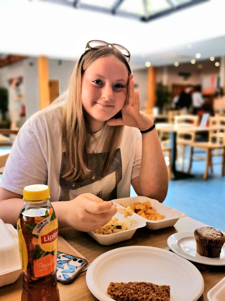 michelletwinmum's tweet photo. Great lunch, we're stuffed now. Thanks @HawkConservancy
We will come back again.
#adgifted #exploretestvalley #visittestvalley https://t.co/fYYy6jf6rL