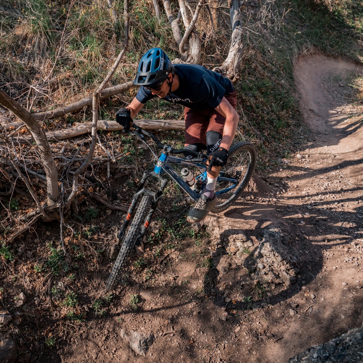 SHREDoptics's tweet photo. ⚡️⚡️ 𝗙𝗢𝗥𝗚𝗘𝗧 𝗬𝗢𝗨'𝗥𝗘 𝗘𝗩𝗘𝗡 𝗪𝗘𝗔𝗥𝗜𝗡𝗚 𝗜𝗧❗ ⚡️⚡️⁠
⁠
To explore SHRED. MTB Protection >> https://t.co/v21bFE6iRu
⁠
🚴 @sashamtb⁠
📷 @ztc770

#TechnicallyFun
#SHRED.
#SHREDmtb
#ProtectiveGear
#slytech
#helmet
#goggles
#MTB
#cycling
#mountainbike
#Freeride
#bike https://t.co/zLBP3knlsf