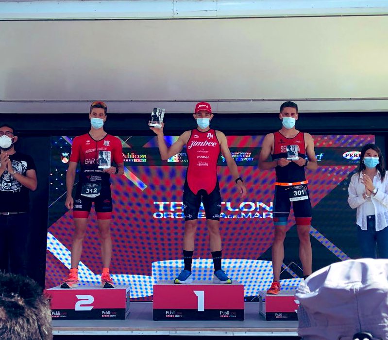 Andujar__Pedro's tweet photo. Victoria muy trabajada desde el inicio en el Triatlón Olímpico de Oropesa. Ganar siempre es difícil, por eso lo hace especial #teamJimbee #SomosJimbee https://t.co/ryYRI12AU5