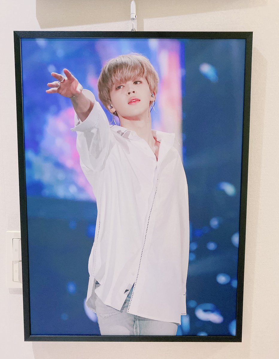 KUMONIYA_B's tweet photo. 세상청초💜청순💜
섹시💜큐티💜러블리💜스윗💜
제가 정말 사랑하는 지민이 중 하나인데
액자가 있으니 지나칠 수 없었어요😭
다시한번 좋은 전시회 열어주셔서 정말 감사합니다 :)
#peachpit_2 https://t.co/Ks6ojgSiW5