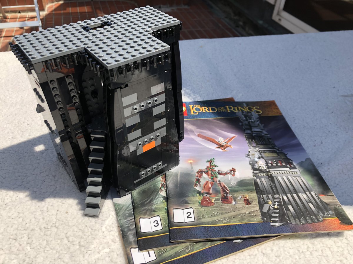 muenchmeyer's tweet image. Endlich gutes Wetter! Da kann man Eis essen, spazieren gehen oder: Lego auf der Terrasse bauen 😎