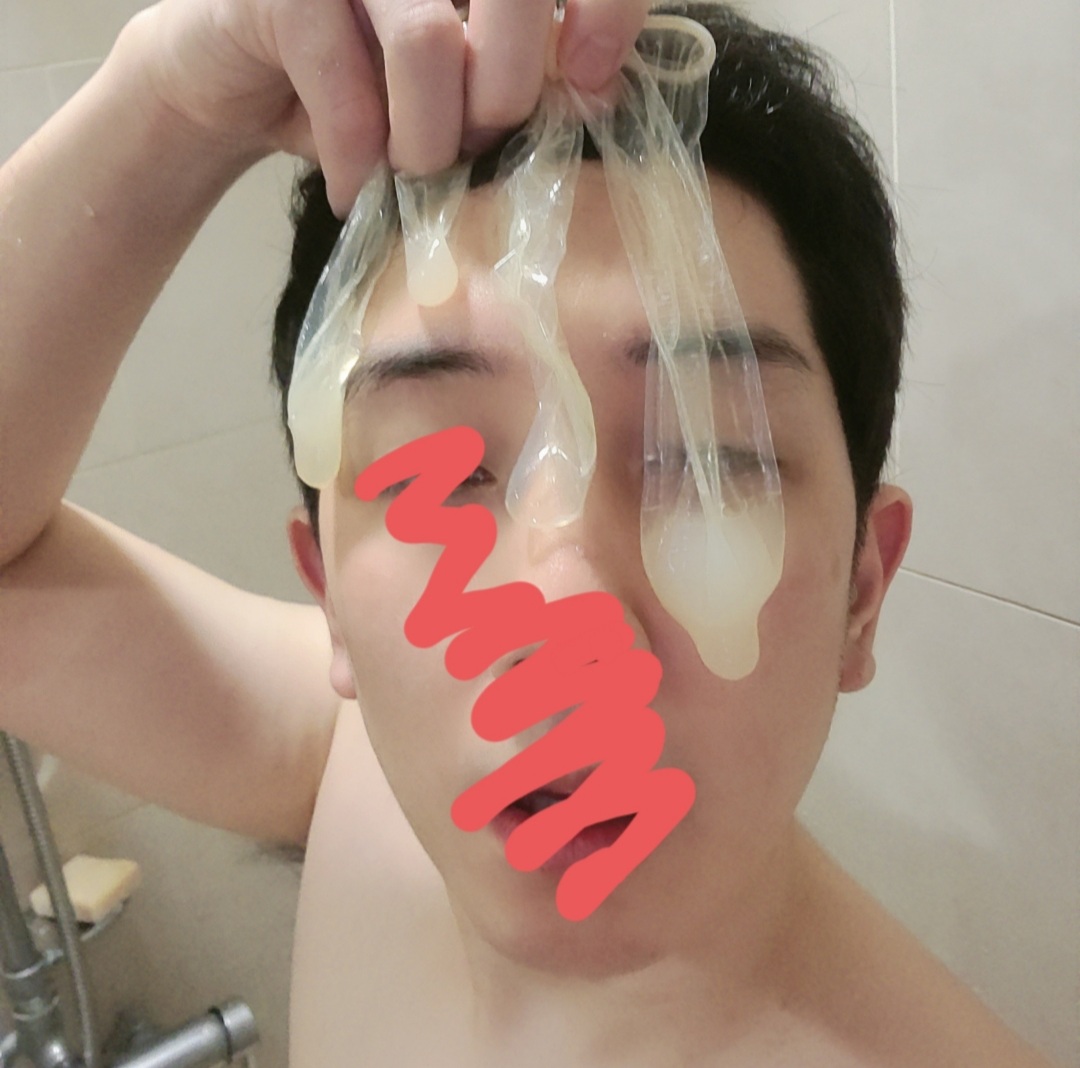 오늘 수집한 좆물들...총 네분이 변기 사용하고 가셨어요ㅋ 이것보다 더 가득채워주실수 있으신분 잇나요?