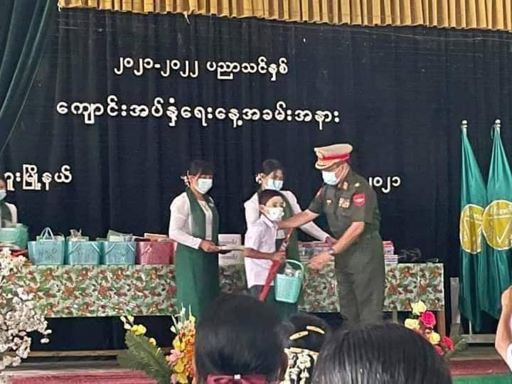 YinHmoo's tweet photo. We are rewinding to 90s under coup. These are portraits of terrorists soldiers distracting everything from educations to healthcare. 
#WhatsHappeningInMyanmar 
#May30Coup 
#ReleaseTheDetainees
 https://t.co/R2T3udMYjn https://t.co/0EMZ65vpp0