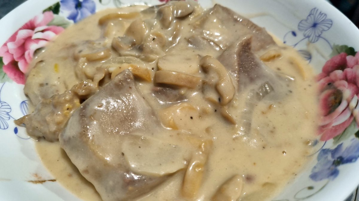 beiwenceslao's tweet photo. Thank you @officialflictg

Cravings satisfied! 😘👌

#BeiCRAVINGS #LenguaWithMushroomSauce https://t.co/PGAfJFXhKU