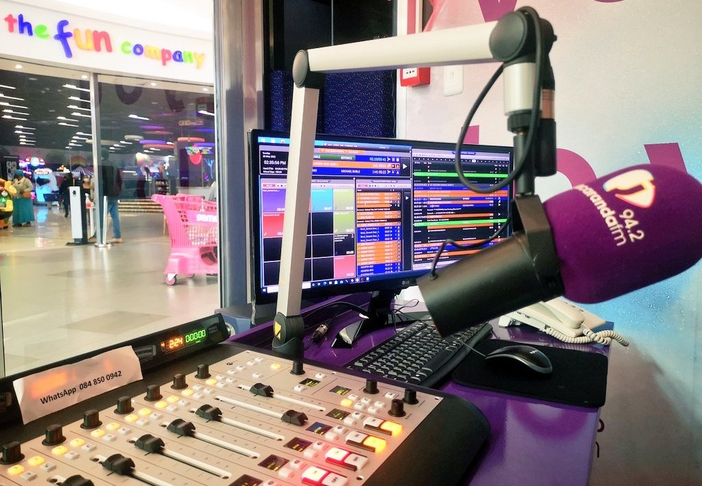 KenzyMohapi's tweet photo. Broadcasting live from our Limpopo studio. ✨

More music you love in more places you love. 💜

#WeekendsWithKenzy https://t.co/JBupEIR27a