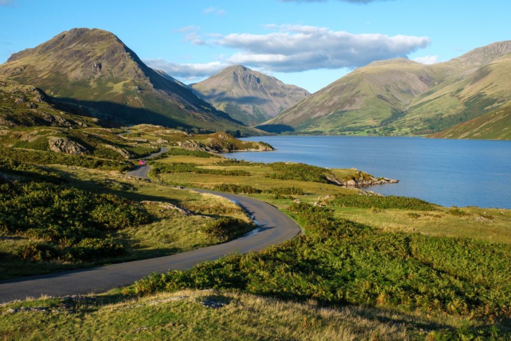 CumbriaCrack's tweet photo. Police and national park advise day trippers to avoid Wasdale https://t.co/IzxrMZ8xCl https://t.co/espwX1BcJ0