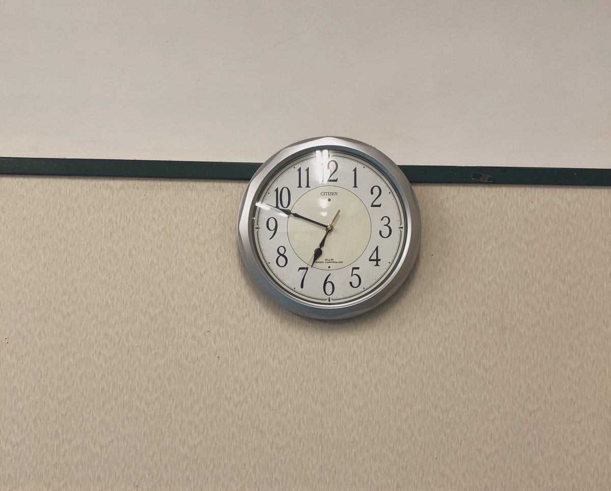 Juri_eigonohou's tweet photo. 今日作った壁面飾りの追加分。

うさぎさんには今後、お帰りの準備をし始める時間をお知らせしてもらおうと思っています。

その時計の下にツバメの巣と親鳥を。

7月くらいになったらヒナを巣立たせて、巣だけ残しておこうかしら。笑 https://t.co/Vgk3oBEuqB