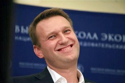 SanyaSnow's tweet photo. @AoTshots @AotnoRequiem Reminds me how Russian state media pick photos for their publications. https://t.co/FAHV0LSvZ3