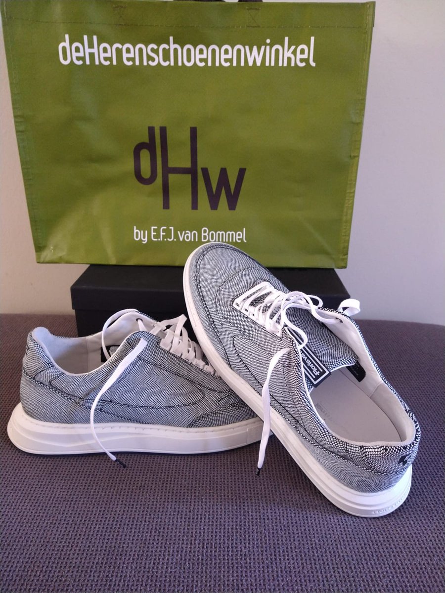 MasterOfChill2's tweet photo. This lucky #fag had the great honor to hand over his 💳 and join me buying some new 👟 #size48 💸😂#nlcashmaster #paypig #footfetısh https://t.co/hHdqqFsCyf