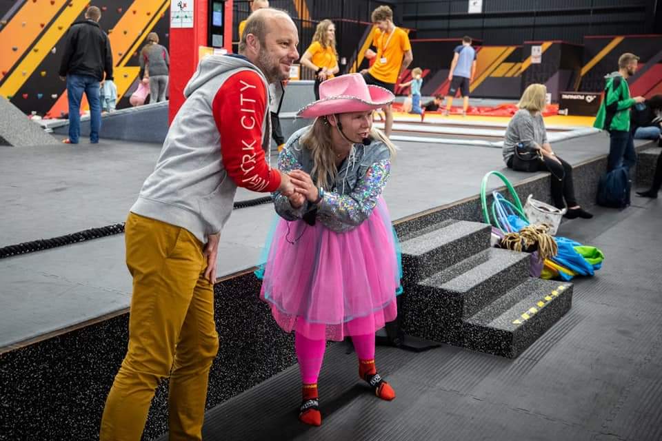 FijoKonrad's tweet photo. Dzięki #FlyPark #Rzeszów za zaproszenie❗️W takich miejscach, w człowieku szybko budzi się dziecko. 👧👦 Dużo śmiechu i wbrew pozorom 👉 merytorycznych rozmów. #RzeszówJestNajważniejszy https://t.co/NJRS0LKEJy