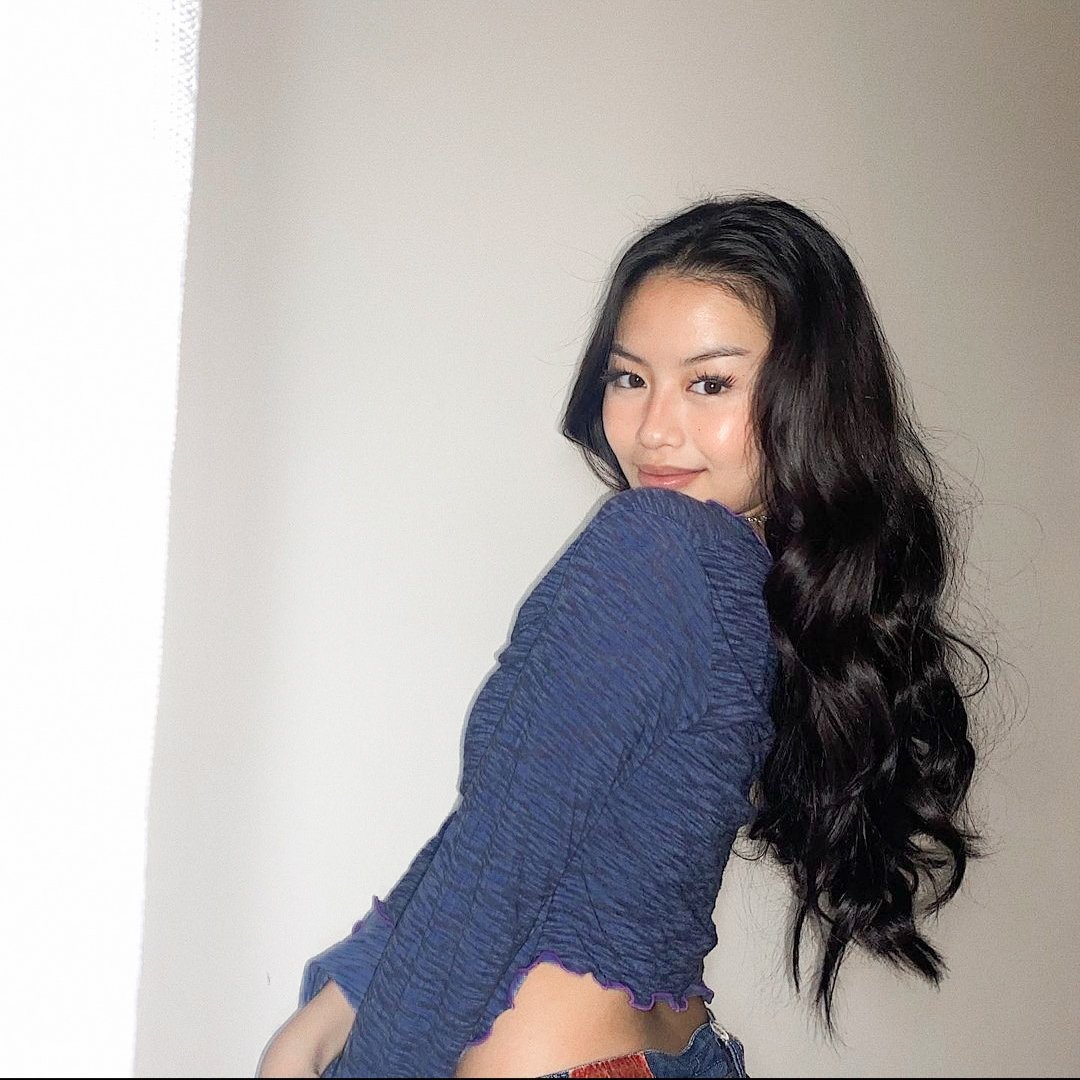 AshGelloBFOFC's tweet photo. RT if you love @ashdlmundo!

EXHIHTED FOR KHLOE https://t.co/iwUZUpPhcC