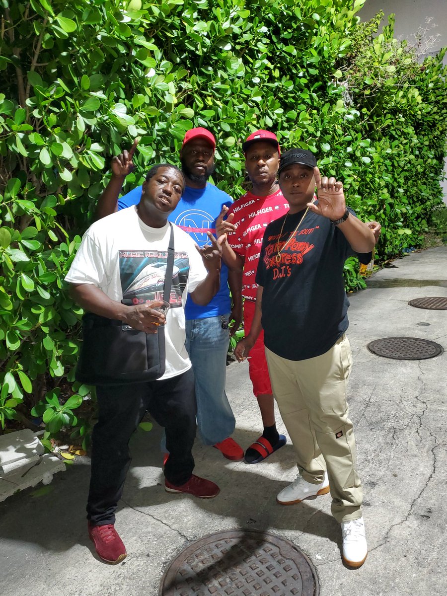ponygirl954's tweet image. Vybing good in Lauderdale last night wit da fam. ♥️♠️ #JamPonyExpressDjs #LongLiveBigAce #LongLiveJuicyS #LongLiveJDogg #FloridaShit #Legendary