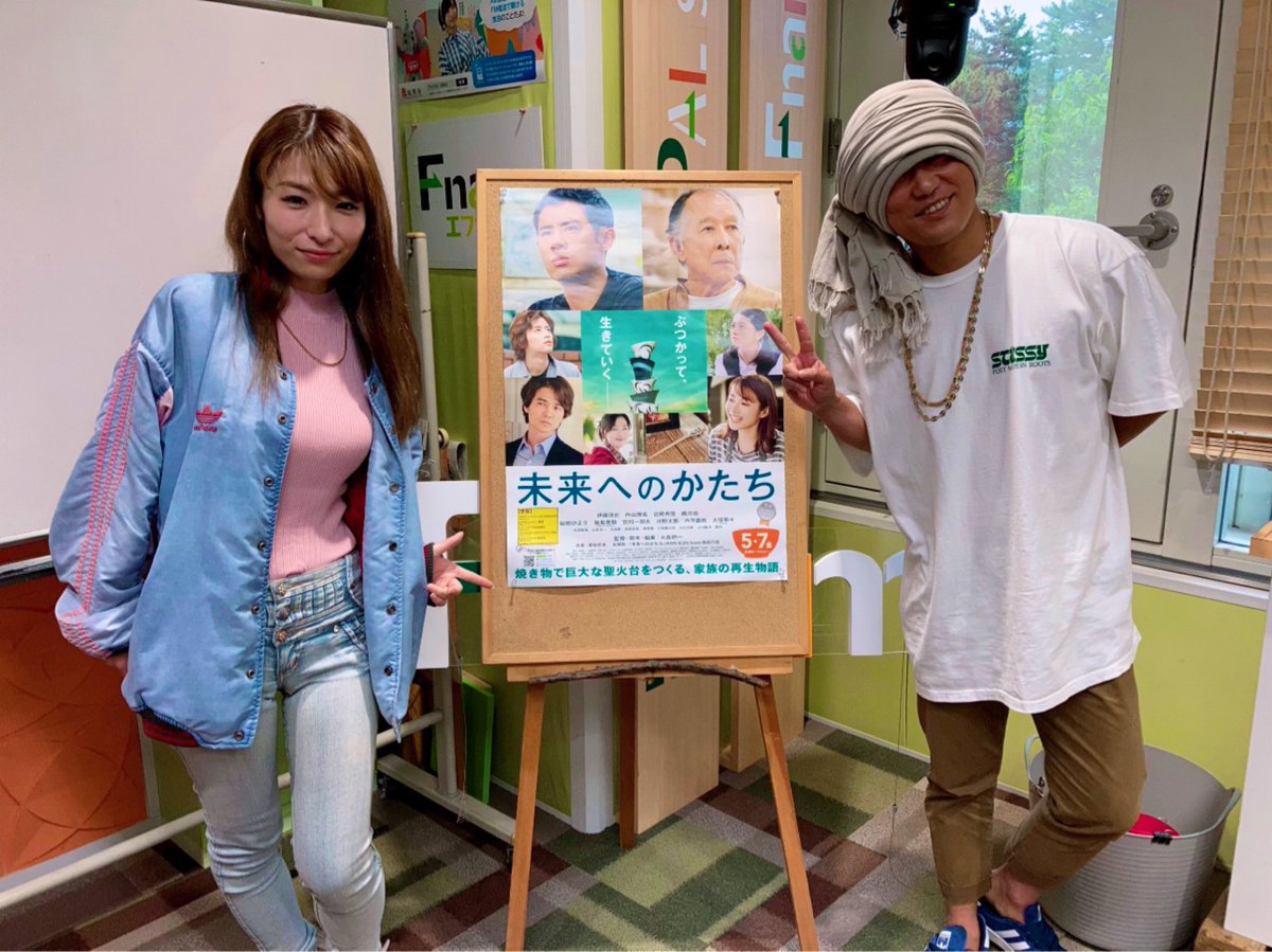 Chaka0421's tweet photo. 今夜は湘南乃風 特集🌞

『未来へのかたち』主題歌をうたう
HAN-KUNさんのインタビュー🎙

伝統の砥部焼に
レゲエミュージック🇯🇲

歴史あるものを受け継ぐ
同じ表現者としての想いも
語ってくださってます🔥

澄みわたる砥部焼の空気感、
温かいストーリーにぴったりの曲です💙

このあと23時から📻 https://t.co/Sb26sfWsm5