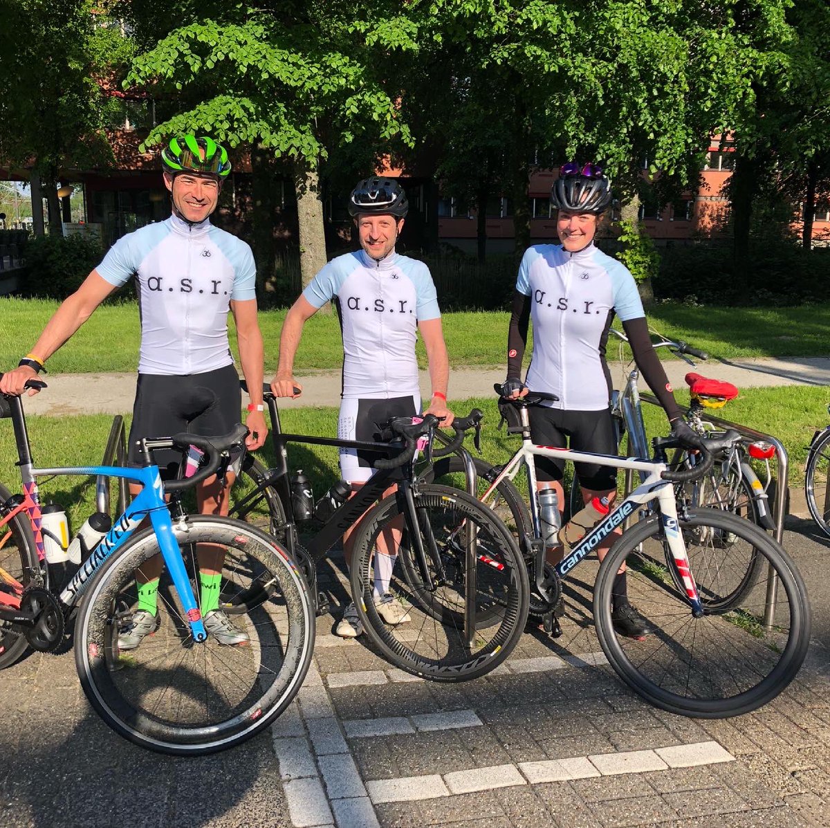 Wat een perfecte dag voor de #classicogiro
Go go go <a href="/asr/">a.s.r. verzekeringen</a> collega’s!! 💪🏻🚴🏻‍♂️

#asrvitality #wielrennen #sportief #bedrijventeam