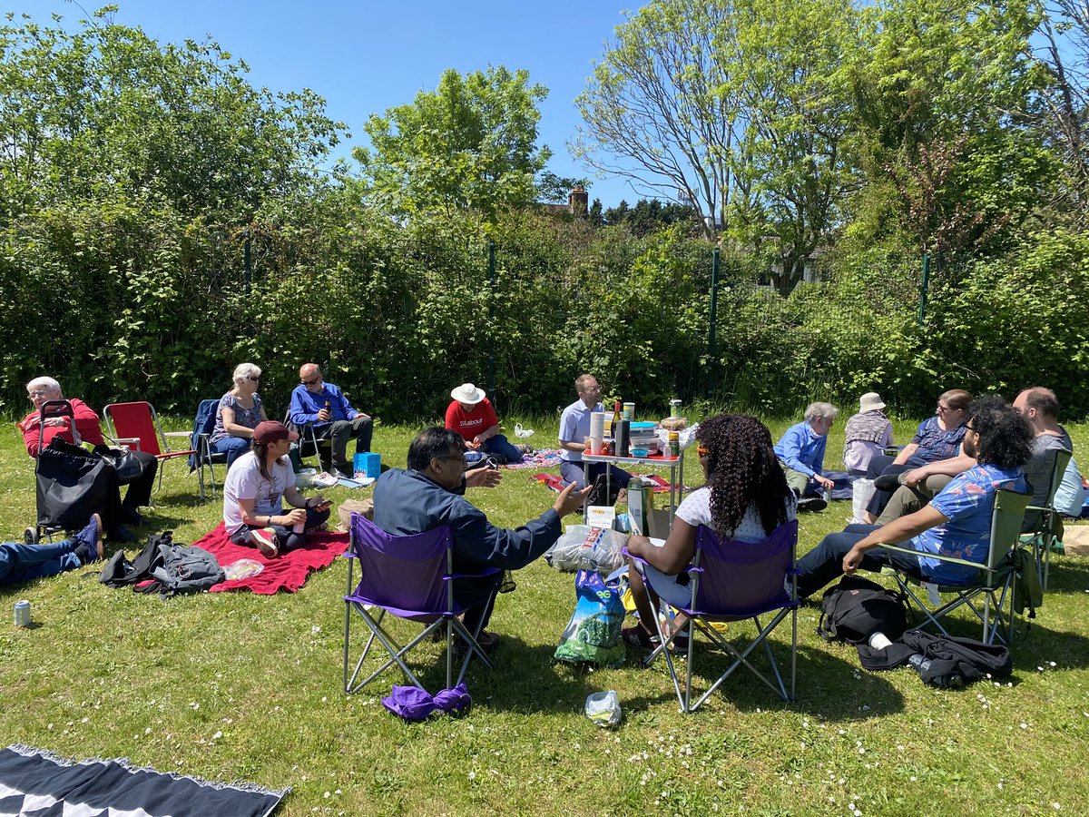 Lush day in the sun with Katesgrove members to thank them for their hard work and dedication to @ReadingLabour. Just super nice to catch up with comrades in person too!