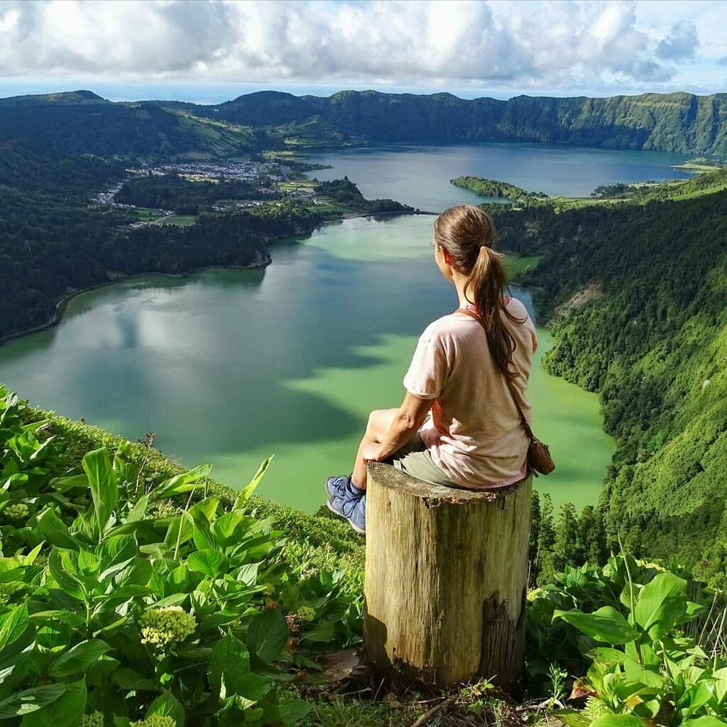 AzoresWhatElse's tweet photo. Photo by @mytravelsecret 📍 Sete Cidades, Sao Miguel 🇵🇹
.
#setecidades #azoresislands #wearetravelgirls #sheadventures #iammissadventure #iamtraveler #backpackersintheworld #traveltagged #modernwild #femaletraveller  #travelmoments #travelbloggerlife #travelbloggeres #travelm… https://t.co/dErc5YPNO8
