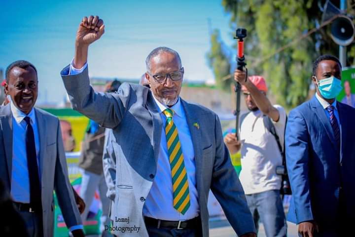 MohamedAbdiriz5's tweet photo. Tomorrow  is another Historic day for the people's  Republic of #Somaliland  The first President of the Republic of Somaliland  to hold both the House of Representatives and local elections 

H.E Muse Bihi Abdi 
@musebiihi
@MadaxtooyadaJSL 
#Somalilandelections2021  #31may2021 https://t.co/uOA23PZ2oj