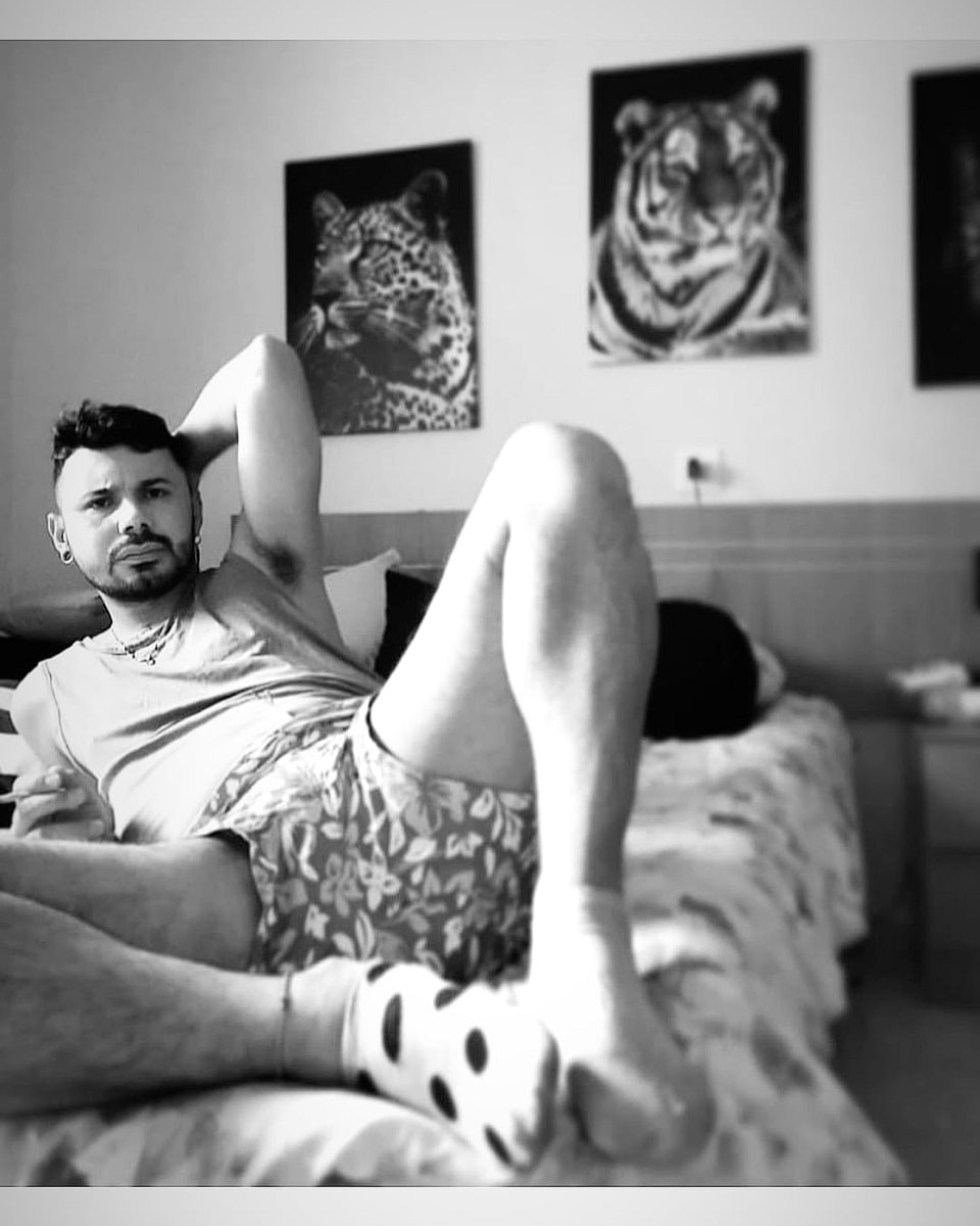 Daveramirezz15's tweet photo. Después de la ducha una peli por que porro no se puede 😍😍😍😍
#muchosol☀️😎 https://t.co/KjcYFZwrWG