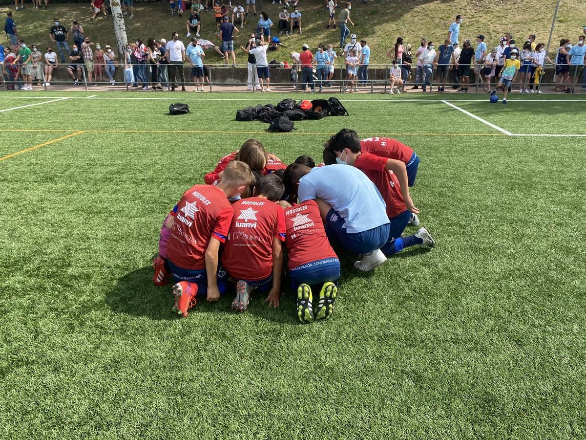 ESCUELA (F-7) | Así se “cocina” el pase para unas semifinales del torneo de campeones. El Benjamin ‘A’ es una familia.