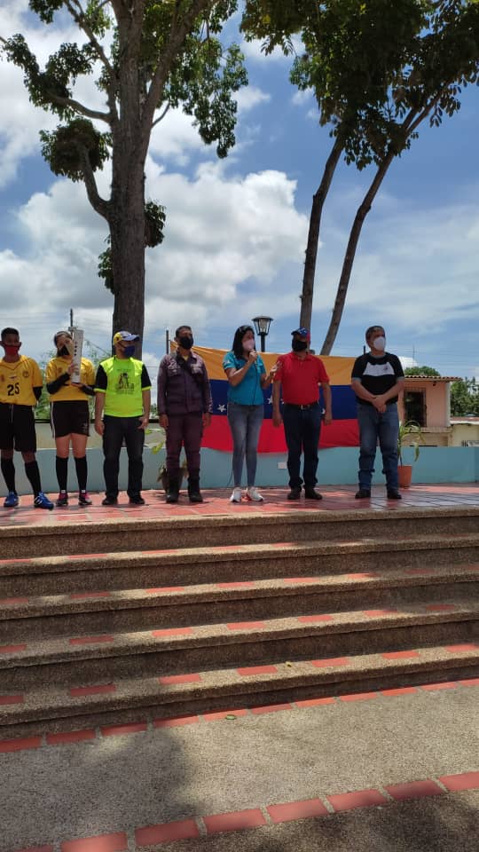 PRENSAMOTATAN's tweet photo. El #FuegoBicentenario recorrió las calles de #Motatan hasta llegar a la Plaza Bolívar, donde se llevo a cabó un importante acto contando con la presencia de las autoridades municipales. #MotatanPrimero https://t.co/xxrAY2YO9B
