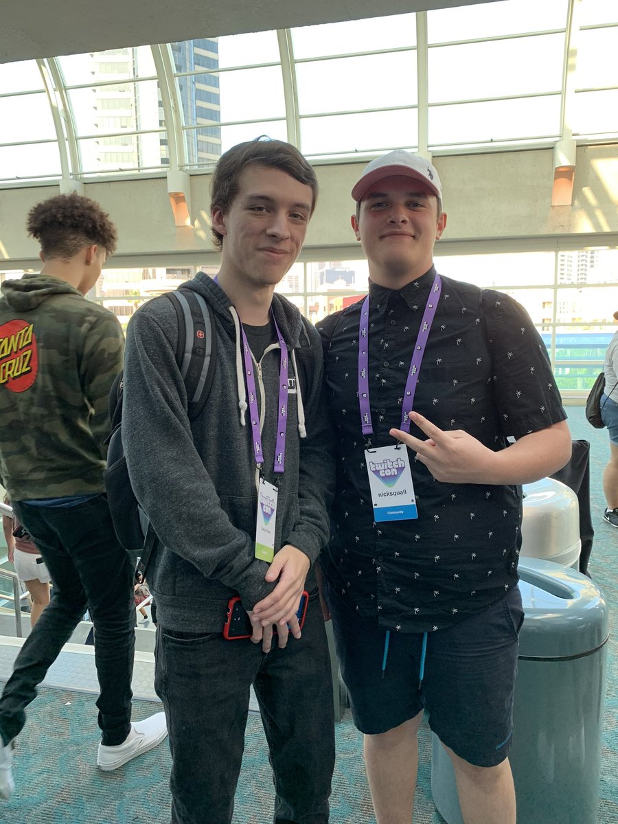 nicksus_'s tweet photo. Take me back to when I met the legends. @Jonsandman @KingRannyRL @Athena @KronoviRL https://t.co/ij1XhpfRaG