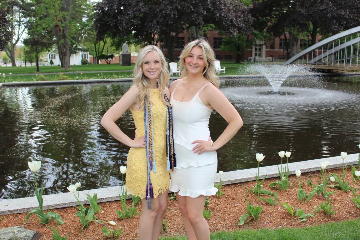 ArsenaultAlexa's tweet photo. Please consider donating to my best friend and her amazing family who lost their entire home to a fire last night. Anything helps! https://t.co/vIJbzNOi1D https://t.co/wwBU2EQNJw