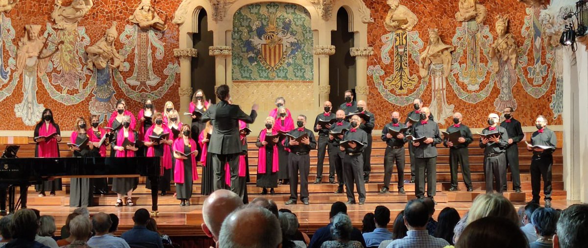 I avui, després de molts mesos de treball intens, hem actuat al PALAU DE LA MÚSICA CATALANA 🎶

#veusalegres75anys