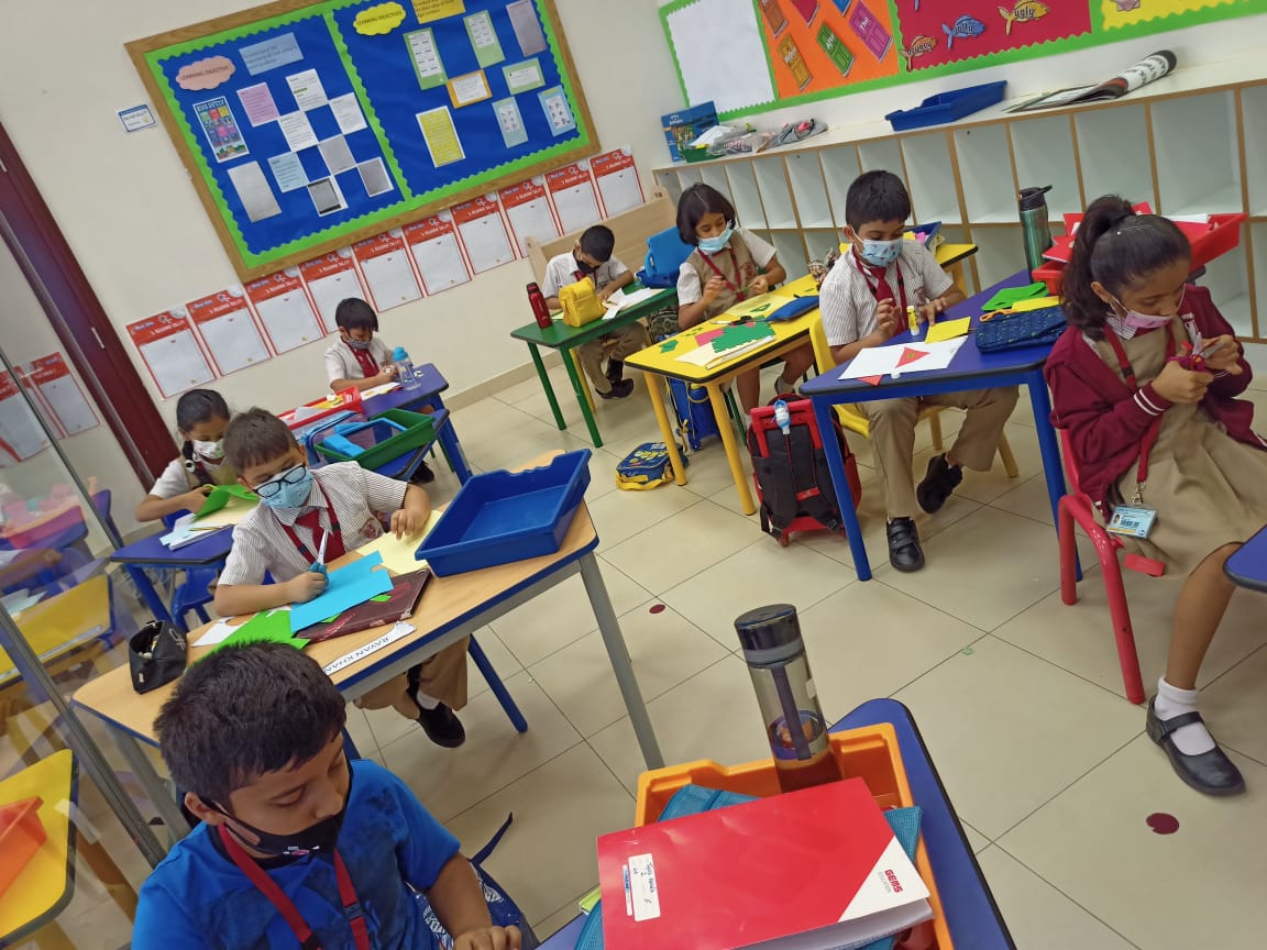 TuscanoEdith's tweet photo. Math week Day 1. #Shape up Sunday.
Grade 2D and 2F students Create art using Math shapes. #fun activities #NMS_MathWeek @gemsnms_alkhail @Fatima_Martin @MichelleVerghe1 @Susanna_Porob @SelvanayakiG https://t.co/AiXSaJj8jJ