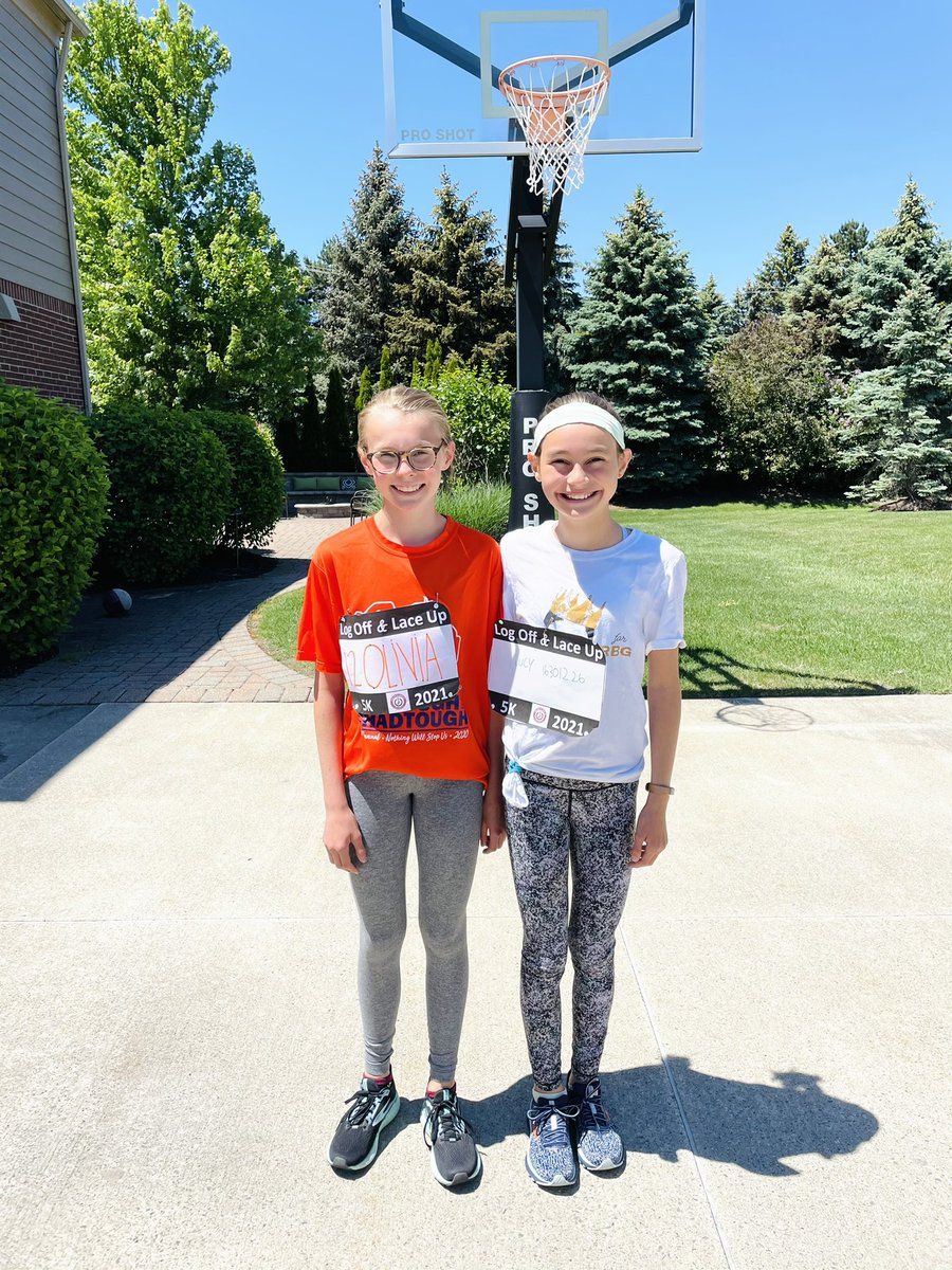 cnendres's tweet photo. It’s a beautiful day to log off and lace up! 🏃🏻‍♀️🏃🏼‍♀️☀️🚫💻@LogOff_LaceUp @HamiltonHawksPE @SmithKnights https://t.co/8GYBG4ZrJ8