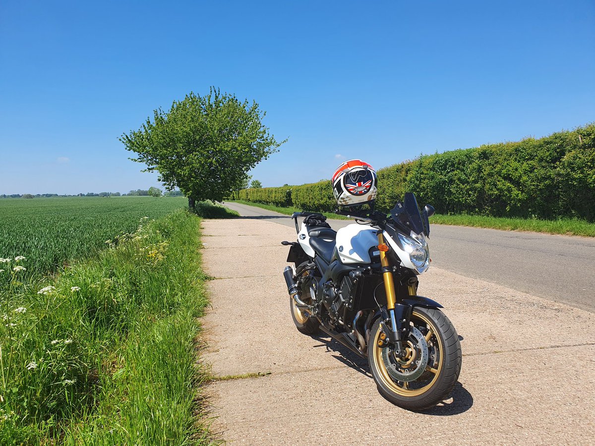 McPheeMedia's tweet photo. So solo run from Derby to the Cotswold great run on the way back did my bit for the Biker code Brian had ran oot o fuel in his Classic BMW wee run to fuel station ⛽ had it sorted #yamaha #bikerscode https://t.co/Mx2MPl0rLL