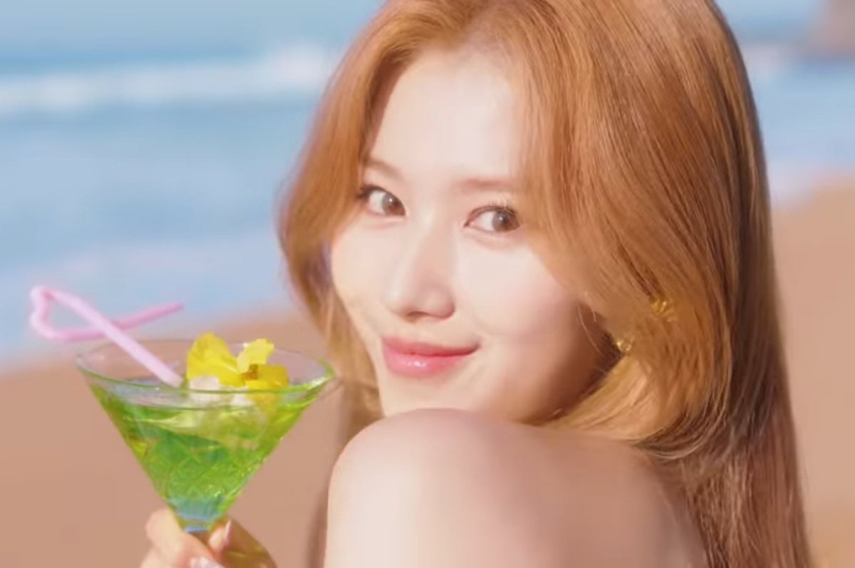 MINATOZAKI SANA EVERYONE