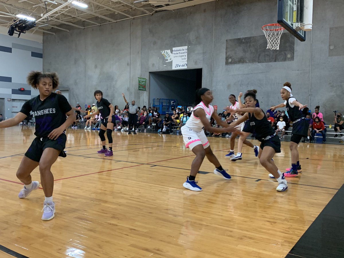 Young ones going at it:

<a href="/BTR_OK_Girls/">BTR</a> 🆚 <a href="/Bansheefam/">Banshees Basketball Club</a> 

👀 #PremierLookmRk