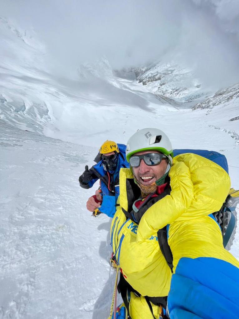 TomiCeppi's tweet photo. Ya estamos en Katmandu. 
Esta vez no pudimos alcanzar los 8.848 mts. del Everest. Pasó una temporada difícil, cambiante y llena de imprevistos...
Leer 👉🏼: https://t.co/rPIcCs7yN7
.
.
#everest2021 #everest #nepal #himalayas #CTSS https://t.co/f1LdaDgKI0