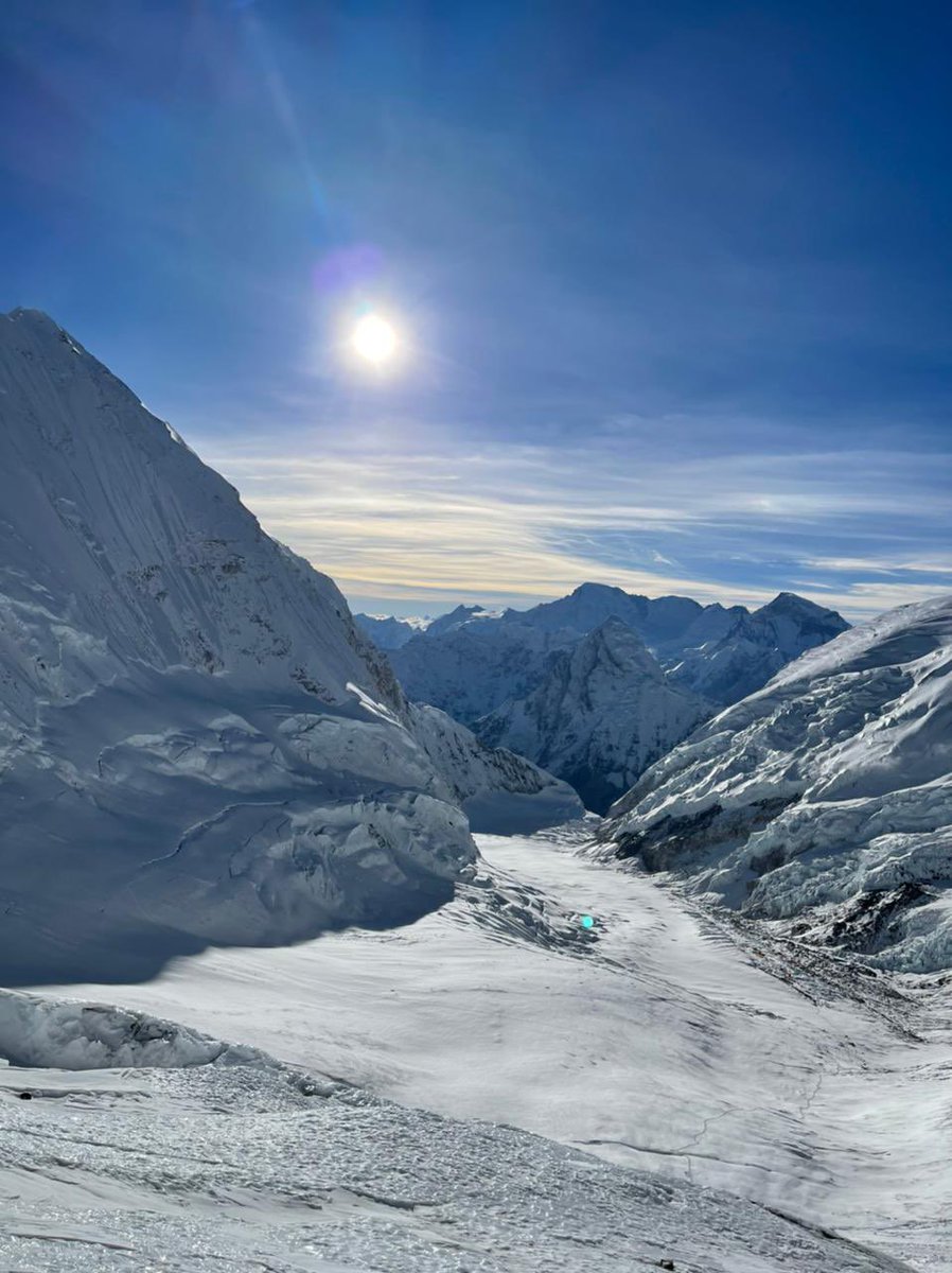 Ya estamos en Katmandu. 
Esta vez no pudimos alcanzar los 8.848 mts. del Everest. Pasó una temporada difícil, cambiante y llena de imprevistos...
Leer 👉🏼: instagram.com/p/CPgFrUPppt2/…
.
.
#everest2021 #everest #nepal #himalayas #CTSS
