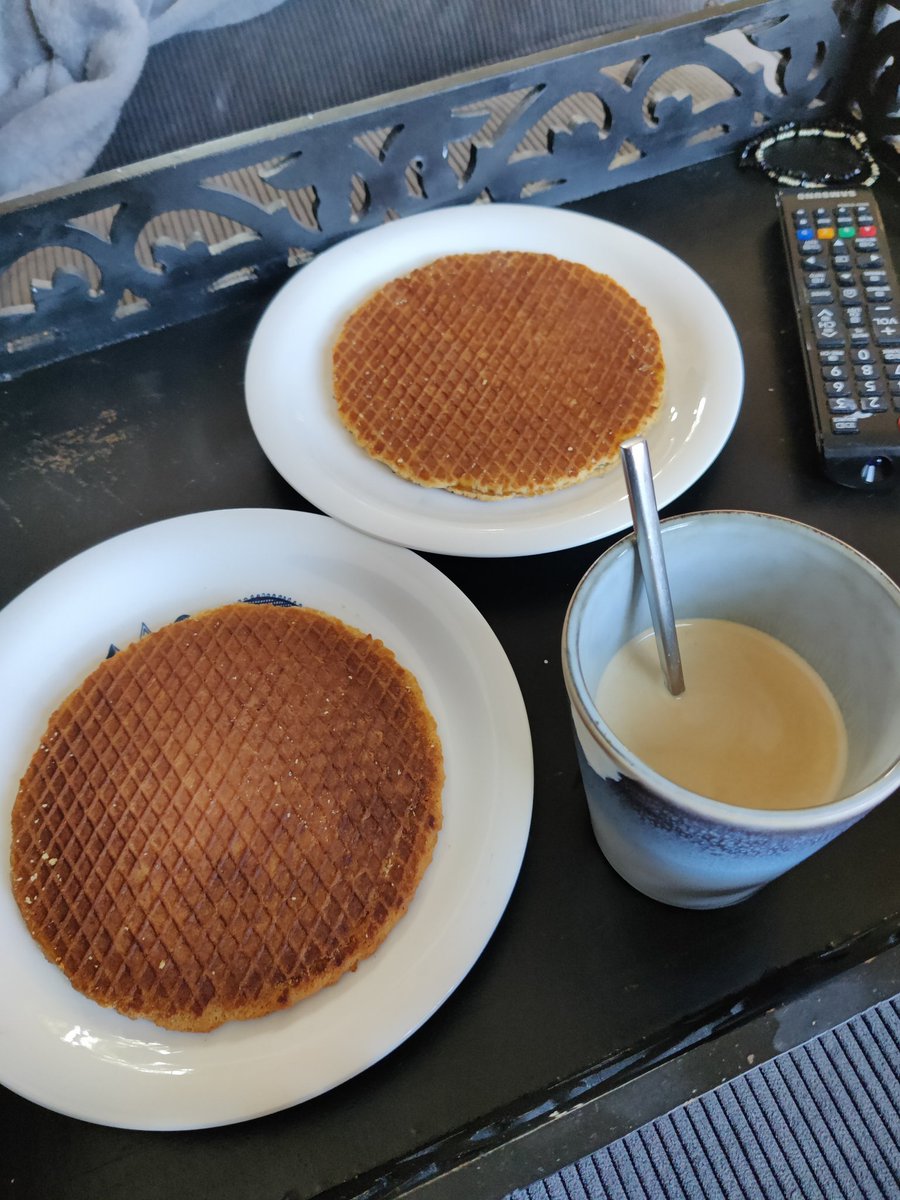 Morgen weer kandidaten die starten in een nieuwe baan, dus weer een flinke lading <a href="/stroopwafelsxxl/">Stroopwafels-xxl.nl</a> ingeslagen.

Uiteraard een paar extra besteld voor thuis 😅😍

Thnx <a href="/KomUutTwente/">stroopwafels-xxl.nl</a> !