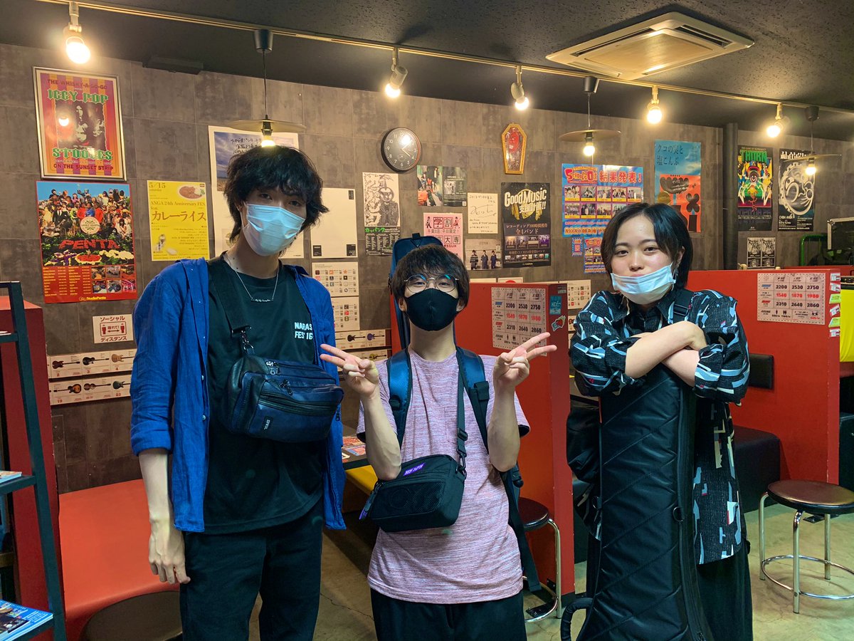 PentaChiba2's tweet photo. 3ピースロックバンド
「Struggle @Struggle_sakura」の皆さんが来店❗️
7/24 Sound Stream sakuraにてライブ‼️
要チェックでお願いします😎 https://t.co/N9s6WPabB8