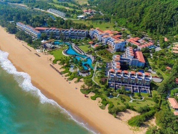 Expat_Local's tweet photo. Two worthwhile Hue resorts beside Perfume River. #naturephotography #photographyislifee #photographyislife #photooftheday #photographyeveryday #photography📷 #photographysouls #photographylover #travel #travelphotography #nature #landscapephotography #landscape #photographylovers https://t.co/351dftYhCr