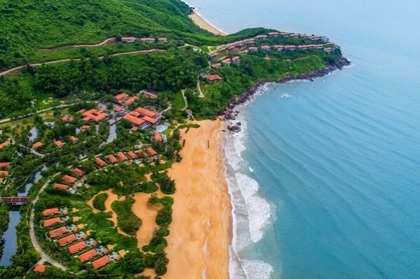 Expat_Local's tweet photo. Two worthwhile Hue resorts beside Perfume River. #naturephotography #photographyislifee #photographyislife #photooftheday #photographyeveryday #photography📷 #photographysouls #photographylover #travel #travelphotography #nature #landscapephotography #landscape #photographylovers https://t.co/351dftYhCr