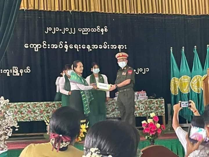 YinHmoo's tweet photo. We are rewinding to 90s under coup. These are portraits of terrorists soldiers distracting everything from educations to healthcare. 
#WhatsHappeningInMyanmar 
#May30Coup 
#ReleaseTheDetainees
 https://t.co/R2T3udMYjn https://t.co/0EMZ65vpp0