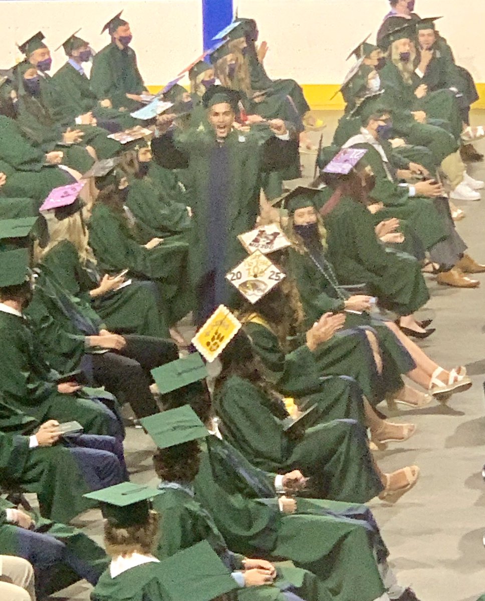 Congratulations to Clark on his graduation from BHS💚💙Class of 2021! We love you, so proud of you and excited for what your future brings-Roll Tide! <a href="/bsharmalewis/">Bhavna Sharma-Lewis</a> <a href="/MLewis2318/">Max Lewis</a> <a href="/clewis1903/">Clark</a> @TonySandersU46 <a href="/MDemovsky/">Michael Demovsky</a> <a href="/BartlettHawksAD/">Jeff Bral</a> <a href="/RichBosh1/">Rich Bosh</a>